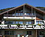 Ferienwohnung Eggerschwiler Dachwohnung, Schweiz, Bern, Thunersee, Hünibach: Hausansicht mit Balkon von der Seeseite